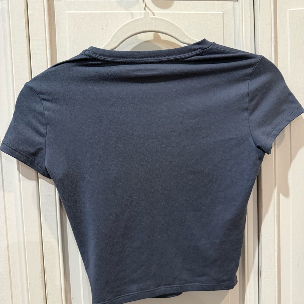 Hollister cropped Crewneck Tee - Navy size XS - Picture 3 of 3